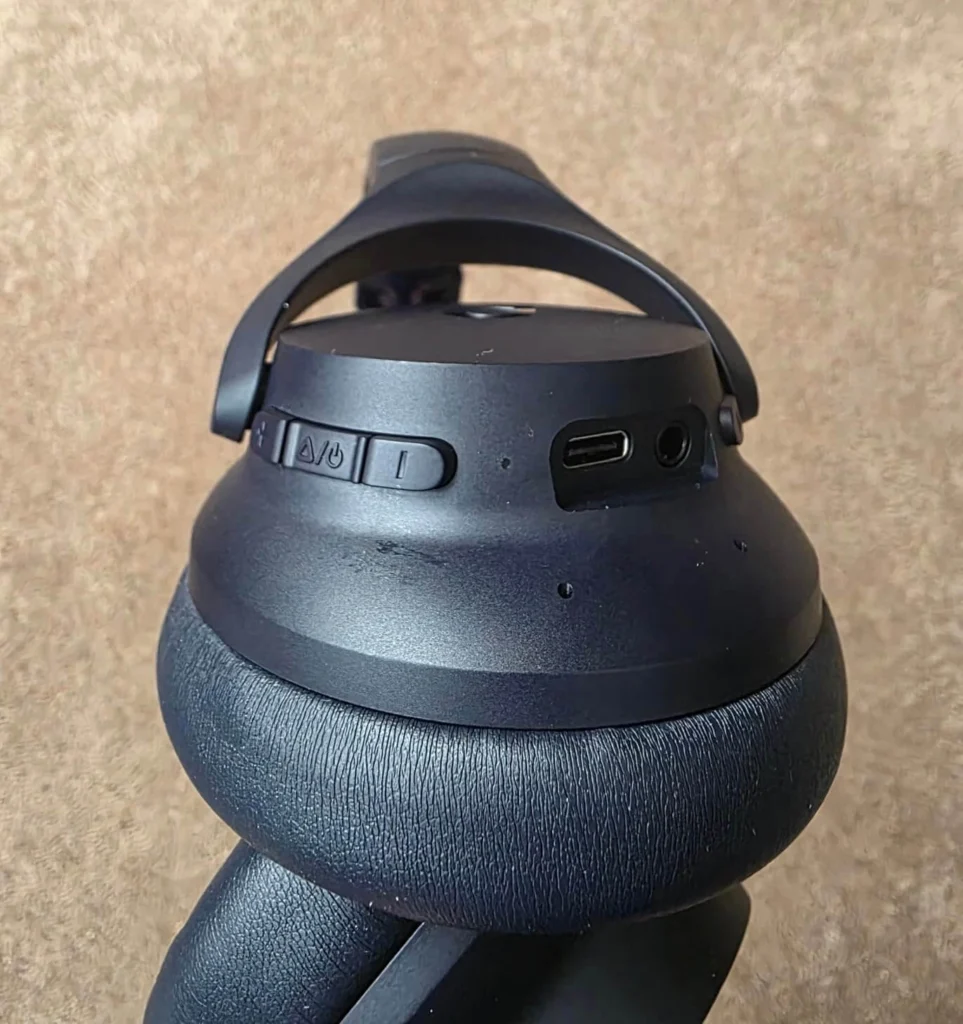 A Picture of Anker Soundcore Q20i Review