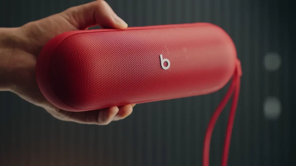 A image of Beats Pill vs Sony ULT Field 1